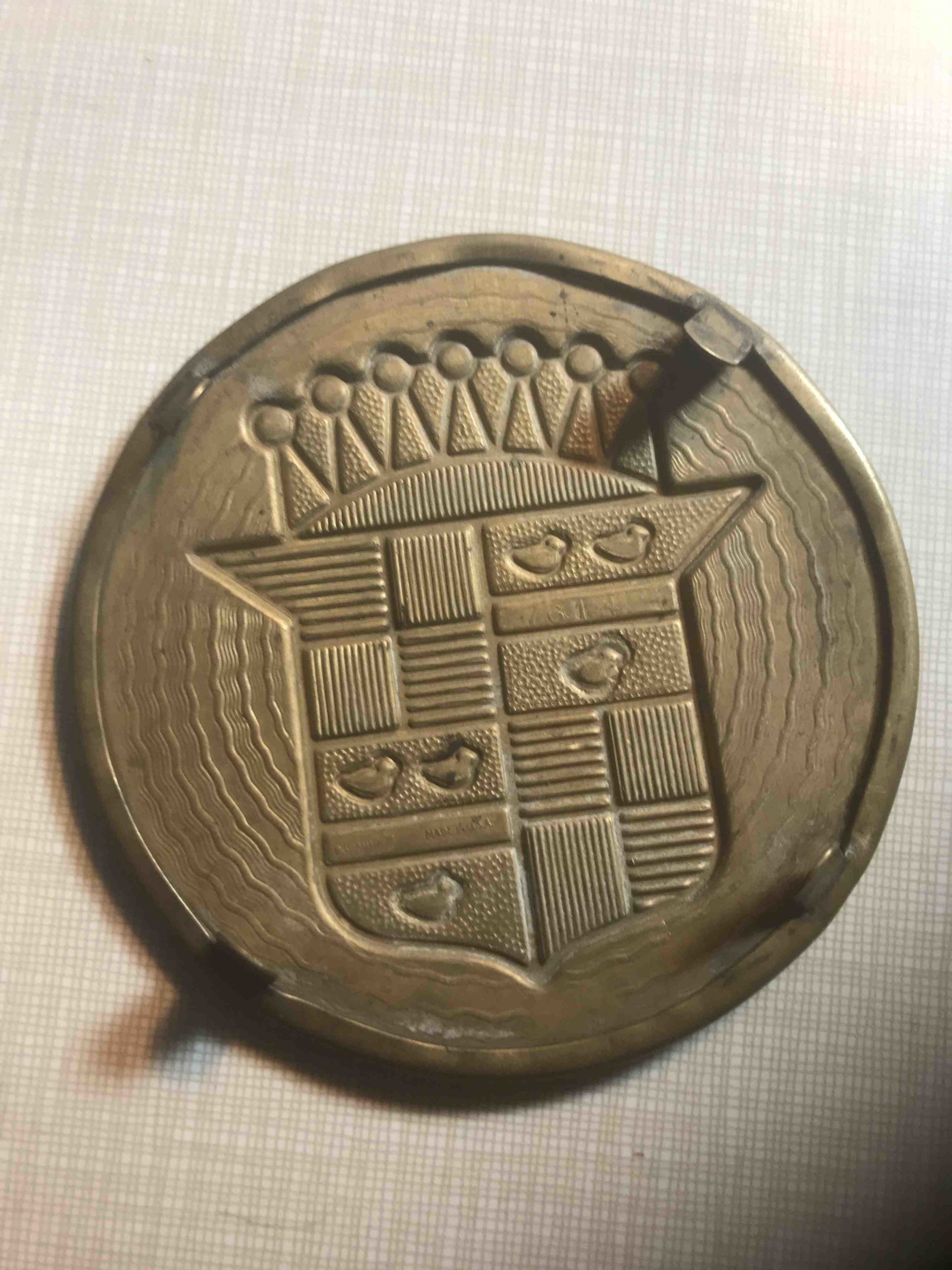 Cadillac hubcap center 47-52 - Image 2